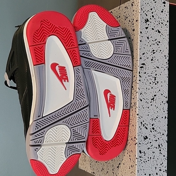 Air Jordan 4 Retro - Picture 8 of 9